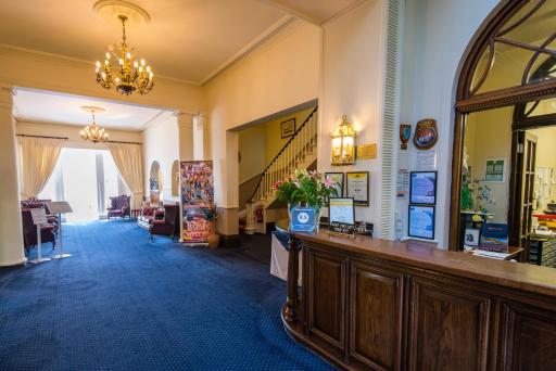 Abbey Lawn Hotel - Housity