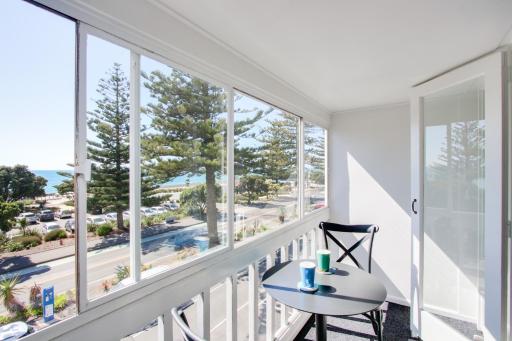 Marilyn At The Beach - Napier Holiday Apartment - Housity