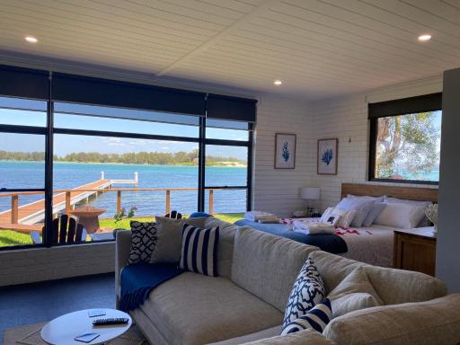 Serenity by the Lake - Romantic Waterfront Couple's Getaway - Housity