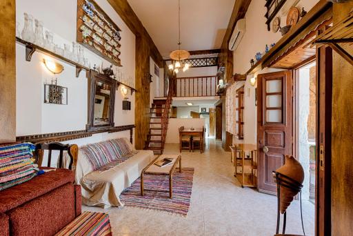 Hara's Traditional Detached House in Malona - Housity