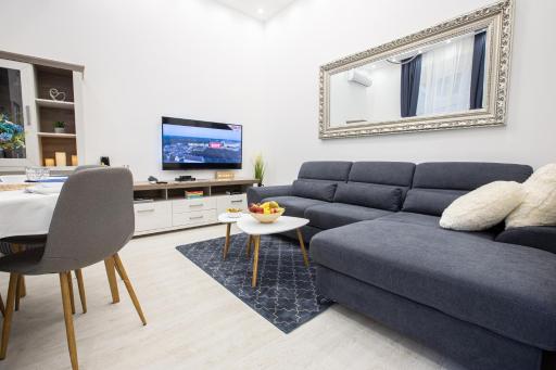 Theatre Square Apartments - Housity