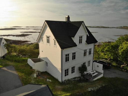 Finnøya with 180* Atlantic veiw - Housity