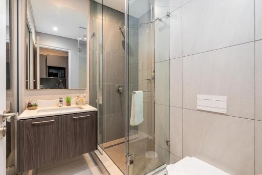Top Floor Menlyn Maine studio apartment with Stunning Views & No Load Shedding - Housity