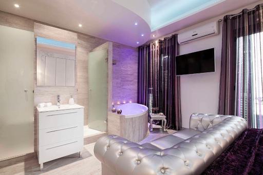 Romantic Barcelona Apartment - Housity