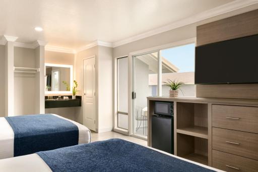 Torch Lite Inn at the Beach Boardwalk - Housity