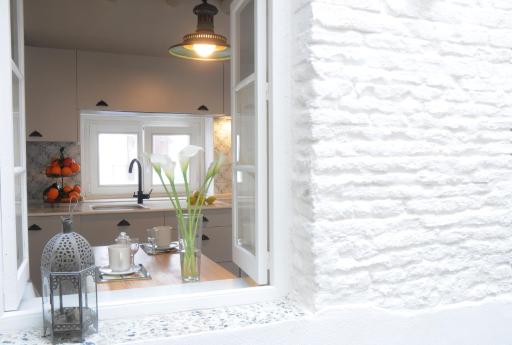 CASA LEÓN BLANCO CARMONA reformada céntrica con chimenea y terraza con vistas - Housity