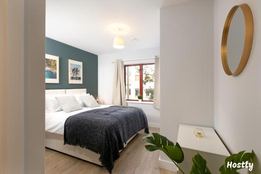 Wesley Gate Apartments - Building 4, by Hostly - Housity