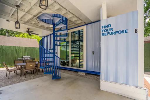 East Downtown Mico-luxe Container living pod #8 - Housity