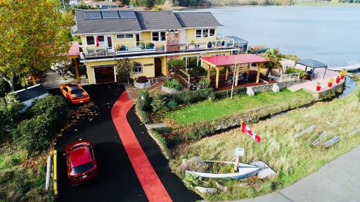 Birds of a Feather Victoria Oceanfront Studio Suites - Housity