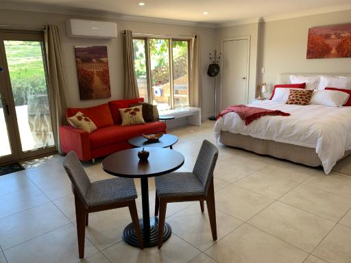 Camelot Country Stay in Orange - Housity