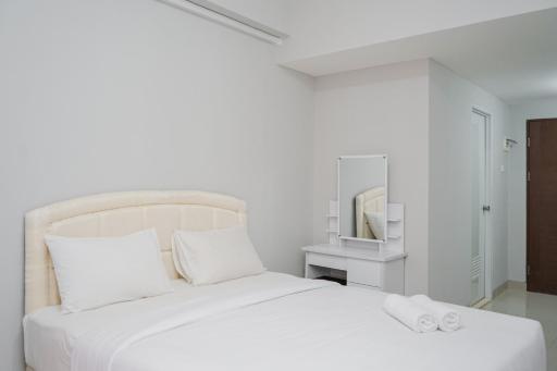 Fully Furnished Studio with Comfort Design Majestic Point Serpong Apartment By Travelio - Housity