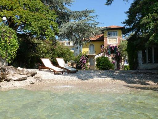 Villa Ondina - Wonderful villa with private beach and big garden - Housity