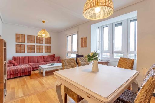 Apartamento KUIA con vistas frontales a la Ría de Bilbao cerca del metro - Housity