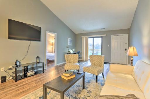 Inviting Poconos Getaway with Deck Ski and Hike! - Housity