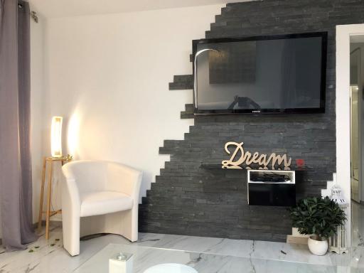 Fabulous Lakeside Family Apartment | 4 Rooms - Housity