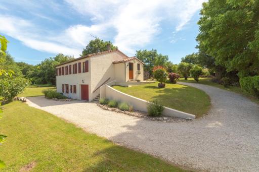 Les Quatre Filles - Entire 2 bed Apartment - Housity