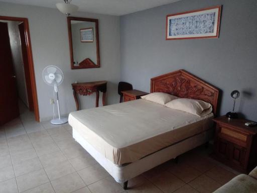 Casa privada completa , para 8 personas para descanso y o trabajo tambien por habitacion con baño privado para 2 o 4 personas compartiendo areas comunes - Housity