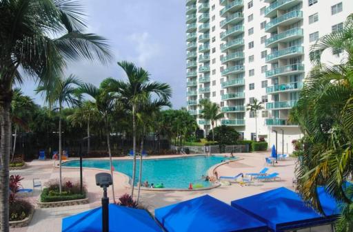 Ocean Reserve Collins Avenue - Housity