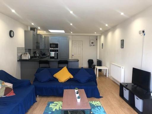 Short term lets from £15 per person per night - Housity