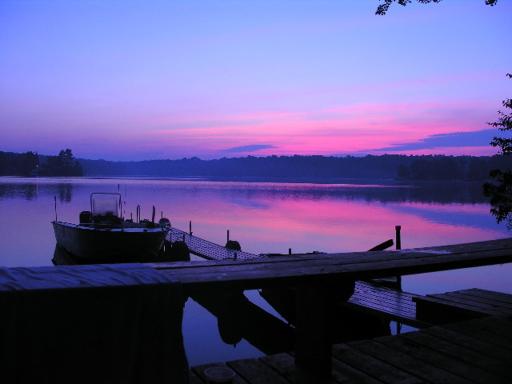 Cabin Deck House - Formidable Cabin in Laurel Island - Housity