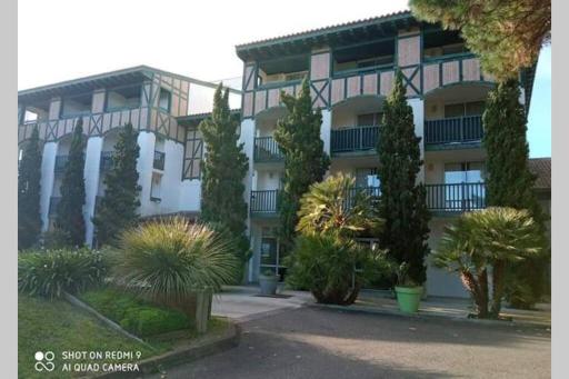 Studio lumineux idéalement situé (golf et plage). - Housity