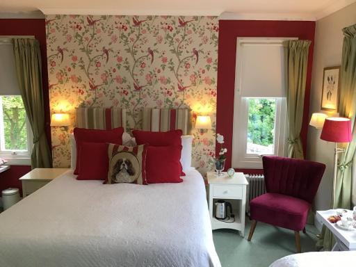 Smiddy House & Russells Restaurant - Housity