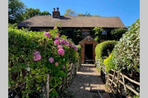 17th Century Boutique Getaway in the Countryside - Housity