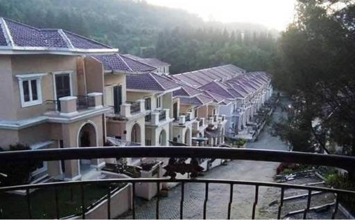 Villa Berastagi Resort V25 depan Kolam Renang - Housity