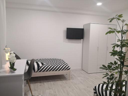 Schöne, renovierte und optimal gelegene Wohnung - Housity