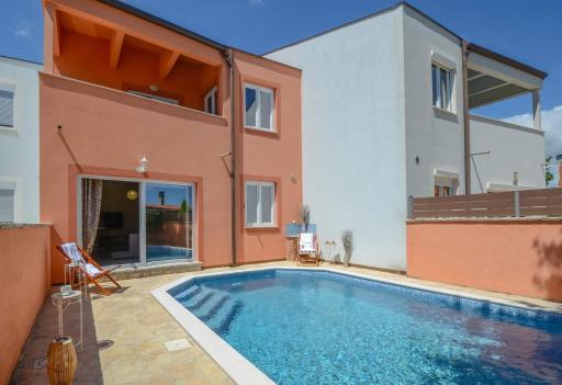 Holiday house with swimming pool Iva - Housity