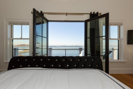 Luxury Oceanfront Bayside Jewel - Housity