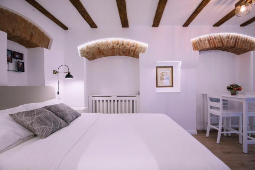Chic Central Studio - Housity
