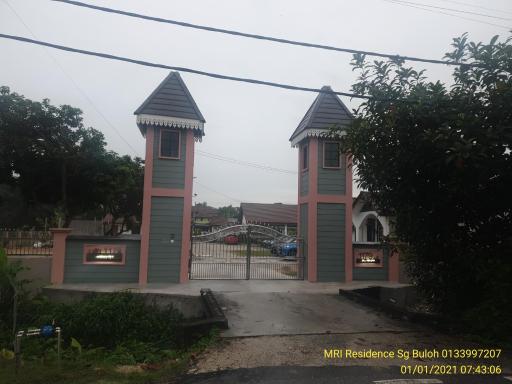 MRI Residence - Homestay in Sg Buloh with Swimming Pool - No Pork&Alcohol Allowed - Housity