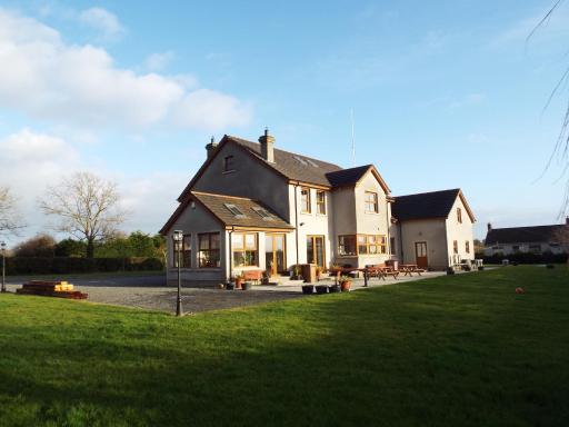 Knockalla luxury property with hot tub suitable for families - Housity
