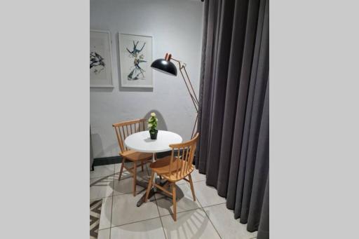 Upmarket one-bedroom apartment at Menlo Park - Housity