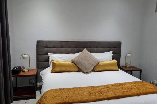 Upmarket one-bedroom apartment at Menlo Park - Housity