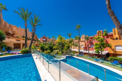 Family Exclusiv Townhouse Puerto Banus - Housity