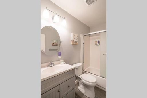 Luxury stay near Oakridge Mall for vacation/work - Housity