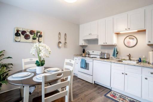 Luxury stay near Oakridge Mall for vacation/work - Housity