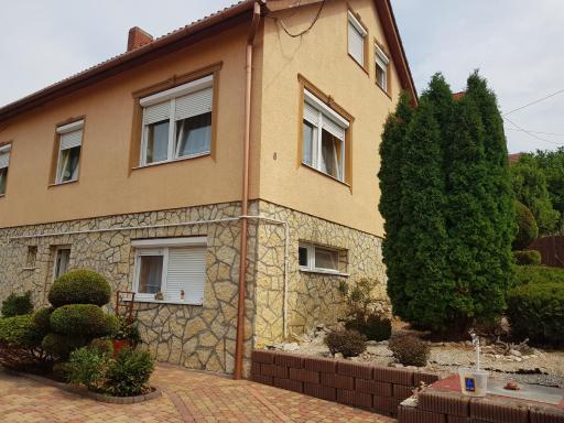 Fűvészkert - Housity