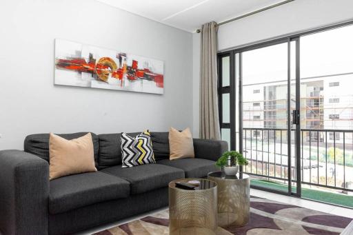 Alimama Spaces: The Robert's Greenlee Apartment - Housity