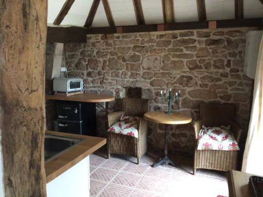 Countryside tiny house near Chateau de Hautefort - Housity