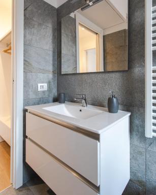 Al 32 Apartment - Housity