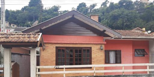 Casa Charmosa com Lareira em Campos do Jordão - Housity