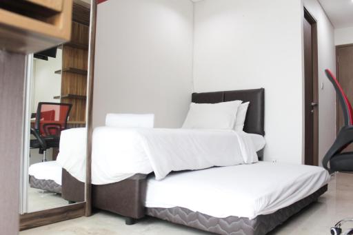 Comfort Studio Apartment at B Residence By Travelio - Housity