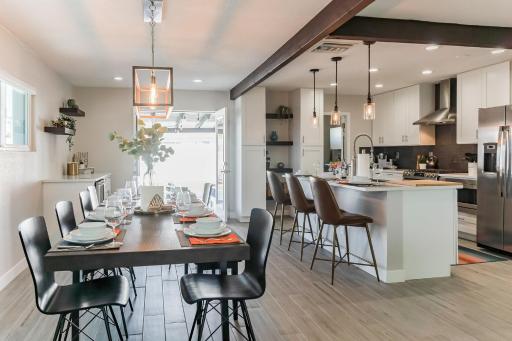 Fairmount House - Modern & Sophisticated Home With Large Backyard! - Housity