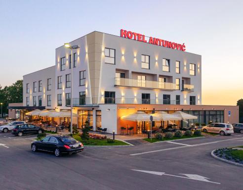 Antunović Hotel East - Housity
