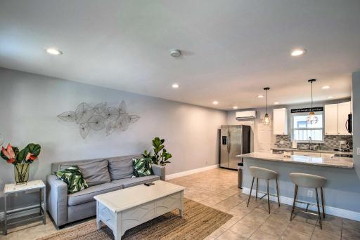 Pet-Friendly Palm Beach Pad - 1 Mi to the Ocean! - Housity