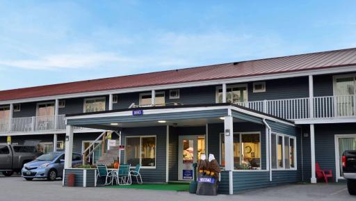 Colonial Inn Ellsworth - Housity