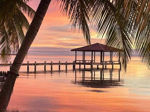 Coco's Beachfront Cabanas - Housity